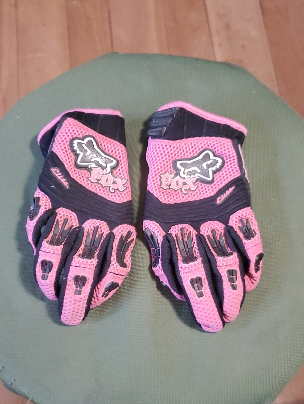 Fox Pink and Black  Gloves Girls Medium